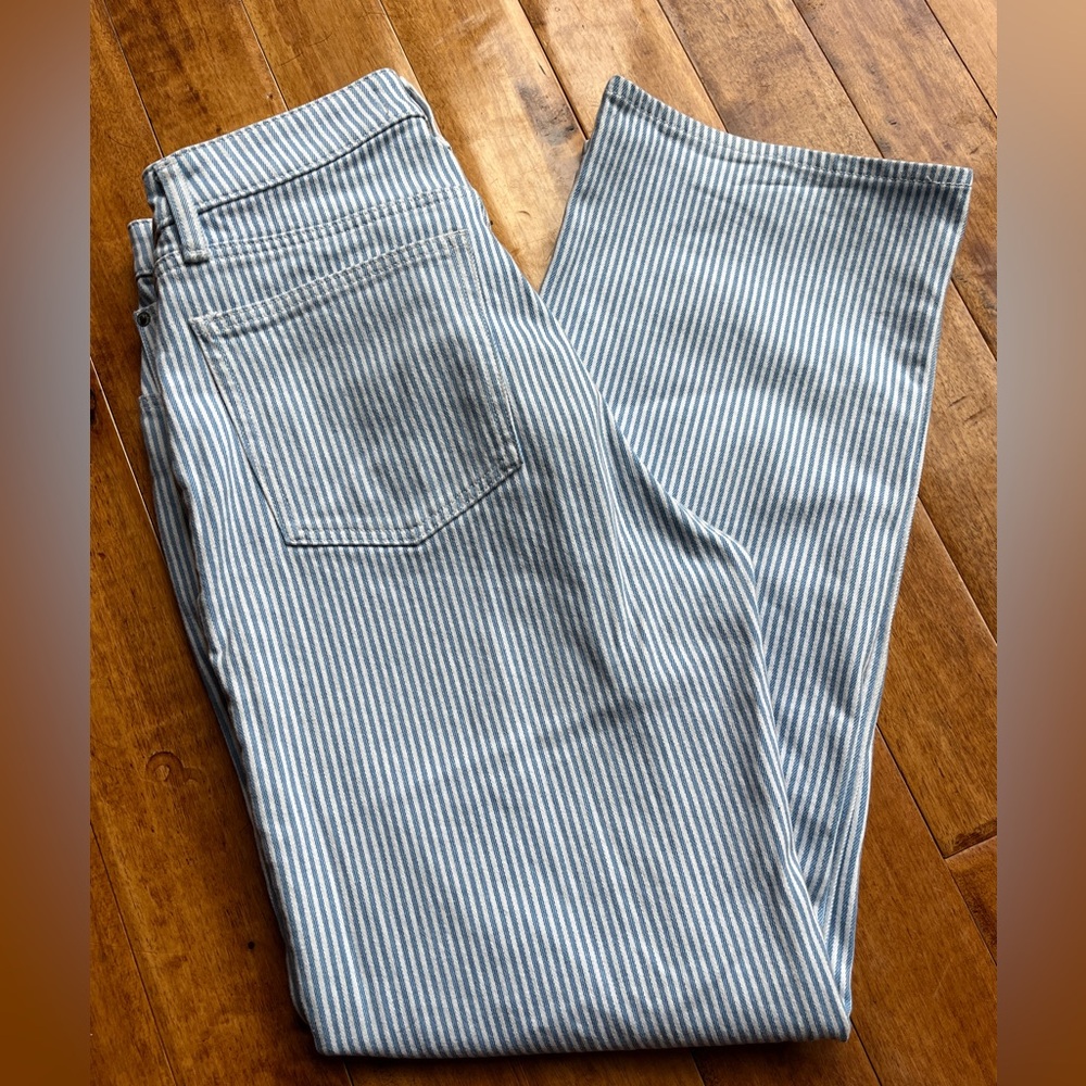 NWT Abercrombie & Fitch White and Blue Striped Pants size 30